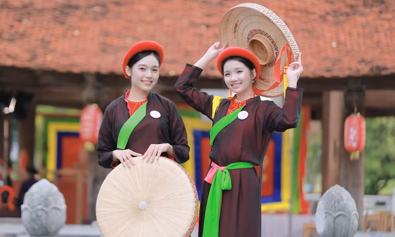 Tập 2 show thực tế Hoa hậu Việt Nam 2026: 53 thí sinh hóa "Em xinh" miền quan họ