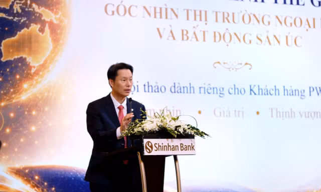 Ông Lee Jong Hyuck – Phó Tổng Giám đốc Ngân hàng Shinhan.
