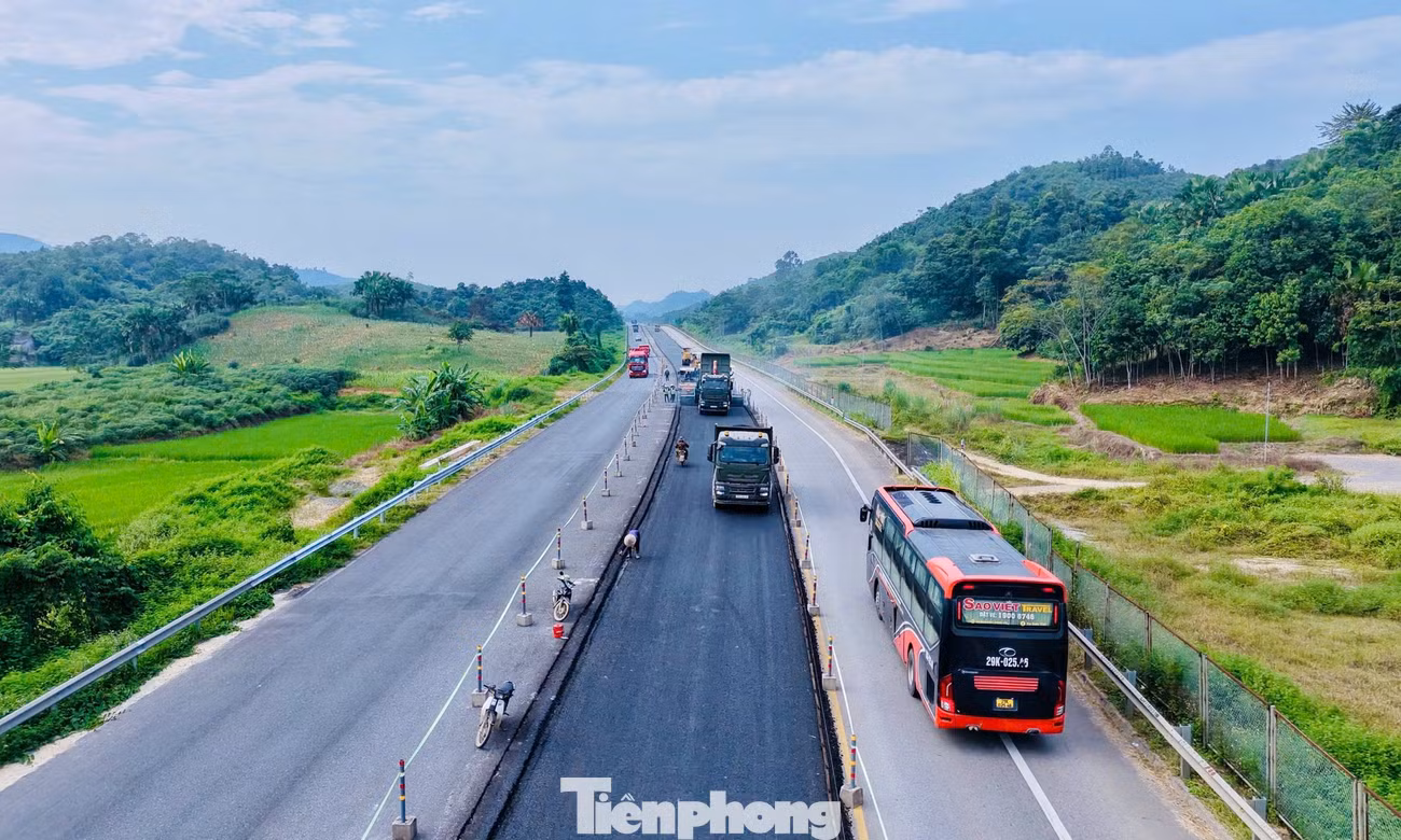 Gần 3.000 người dồn sức thi công trên đại công trường cao tốc Nội Bài - Lào Cai