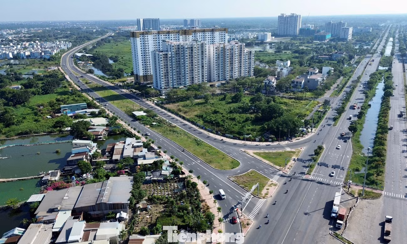 Vì sao nút giao quốc lộ gần 600 tỷ ở TPHCM đã hoàn thành vẫn phải 'đắp chiếu'?