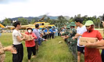 Trực thăng Mi-171 đưa 2 tấn hàng cứu trợ khẩn cấp tới vùng lũ Điện Biên