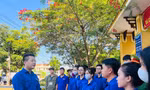 Thăm tặng quà
