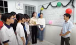 Vẻ đẹp của người thầy giáo công nhân Hoàng Trọng Khánh 13 năm dạy học miễn phí cho trẻ em nghèo 