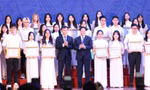 Trao tặng gần 8 tỉ đồng học bổng cho sinh viên