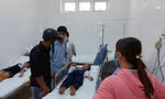 Học sinh trường Tiểu học Hòa Khương nhập viện sau khi chơi đồ chơi chất nhờn trước cổng trường 