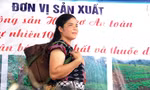 Koor Thị Nghệ, cô gái Cơ Tu mạnh dạn tìm đường đưa nông sản vùng cao xuống phố để cả làng cùng khởi nghiệp. Ảnh: Thanh Trần 