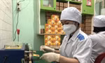 Hàng giá rẻ xuyên biên giới: Món hời không dễ 'ăn'
