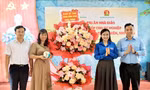 Ban Bí thư T.Ư Đoàn thăm, tặng quà chúc mừng thầy cô giáo nhân dịp 20/11