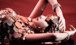 Lisa đẹp lấp lánh trong ảnh teaser cuối, trang phục gốc gây choáng, giá trị còn sốc hơn