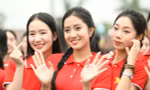 Top 41 Hoa hậu Việt Nam mặc áo cờ đỏ sao vàng dự Lễ Thượng cờ tại Hiền Lương - Bến Hải