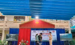 Tiểu phẩm về an toàn giao thông. Ảnh: Duy Chiến 