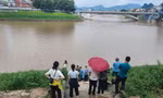 Hiện trường vụ đuối nước trên sông Kỳ Cùng trưa nay (27/6) -Ảnh: Hà Tuấn 