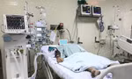 Bệnh nhân ngộ độc rượu đang được điều trị tại Khoa Hồi sức tích cực - BV E TƯ