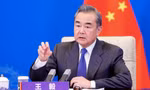 Ngoại trưởng Trung Quốc Vương Nghị kêu gọi tôn trọng những quan ngại an ninh của Nga. (Ảnh: CGTN)