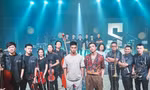SOOBIN "phá đảo" 12 nhạc cụ và 32 nhạc công trong MV "The Playah" phiên bản mới