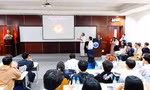 Sinh viên được nghe kiến thức về lỗ đen và Vũ trụ học từ giáo sư quốc tế đầu ngành 