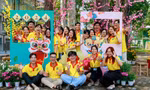 Mừng Xuân Giáp Thìn 2024, hiệu trưởng xuống bếp đúc bánh xèo, tiếp đãi sinh viên