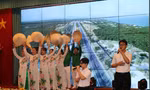 Gia đình Việt tại TP. HCM đón 102 sinh viên Lào, Campuchia 