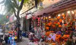Phố bán đồ trang trí Halloween ở Sài Gòn vẫn im lìm trước ngày cận Lễ