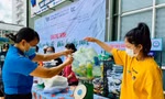 Sinh viên sống xanh cùng chương trình ‘Đổi rác tái chế - Nhận lại cây xanh’
