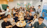 Sinh viên TP. HCM rủ nhau học ngoại ngữ tại quán cà phê