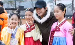 Kim Soo Hyun bị Knet đào lại những "hành động mờ ám" với các nữ diễn viên nhí