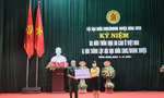 Đại diện Quỹ "Vì tầm vóc Việt" tặng 50 triệu đồng đến các nạn nhân chất độc da cam/Dioxin tại huyện Đông Hưng, tỉnh Thái Bình - Ảnh: Hoàng Long