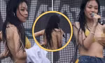Nữ ca sĩ gặp sự cố tuột dây áo bikini trong lúc biểu diễn 
