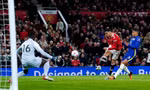 Ronaldo giúp MU thoát thua trước Chelsea