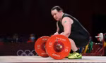 Laurel Hubbard thất bại trong cả 3 lần cử giật.
