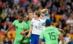 Tuyển nữ Anh vượt khó hạ nữ Nigeria 4-2 để vào tứ kết