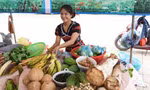 Một gian hàng nông sản của phụ nữ Dakrong. (Ảnh: Plan)