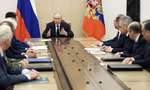 Tổng thống Nga Vladimir Putin trong cuộc họp với các quan chức an ninh ngày 26/6. (Ảnh: Sputnik)