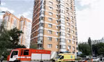 Xe cứu hỏa và cứu thương có mặt tại một tòa nhà chung cư ở Mátxcơva, sau báo cáo về vụ tấn công bằng máy bay không người lái ngày 30/5. (Ảnh: Reuters)