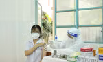 TPHCM: Cơ bản chích xong vắc xin ngừa COVID-19, trẻ chuẩn bị đến trường 