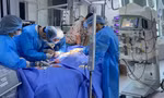 Cứu bé gái chết lâm sàng vì viêm cơ tim tối cấp