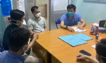 Bác sĩ trong tâm dịch nghẹn lòng nghe con hỏi 'khi nào ba mẹ về'