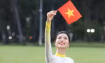 Bạn trẻ chụp ảnh check in Dinh Độc Lập dịp kỷ niệm ngày thống nhất đất nước