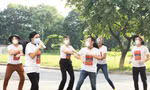 Hoàng Bách, Phương Thanh, Quốc Đại... hát tặng tuyến đầu chống dịch với 'loa kẹo kéo'