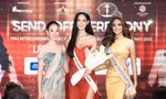 Á hậu Bảo Ngọc nổi bật với chiều cao 'khủng' khi nhận sash từ đương kim Hoa hậu Liên lục địa 2021