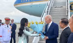 Nữ sinh tặng hoa cho Tổng thống Mỹ Joe Biden tại sân bay Nội Bài là ai?