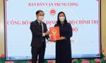 Trao quyết định Phó trưởng Ban Dân vận T.Ư cho ông Phạm Tất Thắng (Ảnh H.T)
