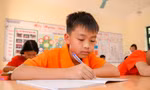 Cậu bé người Mông ở rẻo cao, thiếu cha vắng mẹ vẫn giành loạt giải thưởng Tiếng Anh