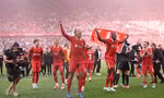 Đã trở thành nhà vô địch, nhưng bao giờ Liverpool mới được nâng cúp? 