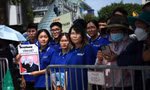 50 sinh viên Trường Đại học Khoa học và Công nghệ HN tham gia phát tặng số báo đặc biệt về Tổng Bí thư Nguyễn Phú Trọng