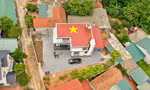Người trẻ Việt 'hô biến' mái nhà thành lá cờ Tổ quốc