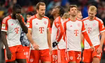 Các cầu thủ Bayern thể hiện sự thất vọng sau thất bại gây sốc.