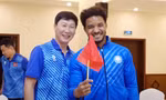 Nguyễn Xuân Son và HLV Kim Sang-sik.