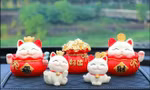 Mèo thần tài có loại thì vẫy tay phải, loại vẫy tay trái, cẩn thận kẻo đặt sai phong thuỷ