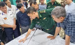 Xuyên đêm tìm 13 ngư dân mất tích, máy bay và tàu nước ngoài hỗ trợ tìm kiếm 